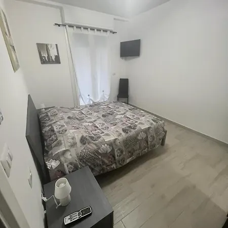 Black&white House Con Posto Auto Apartman *
