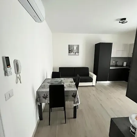 Black&white House Con Posto Auto Apartman